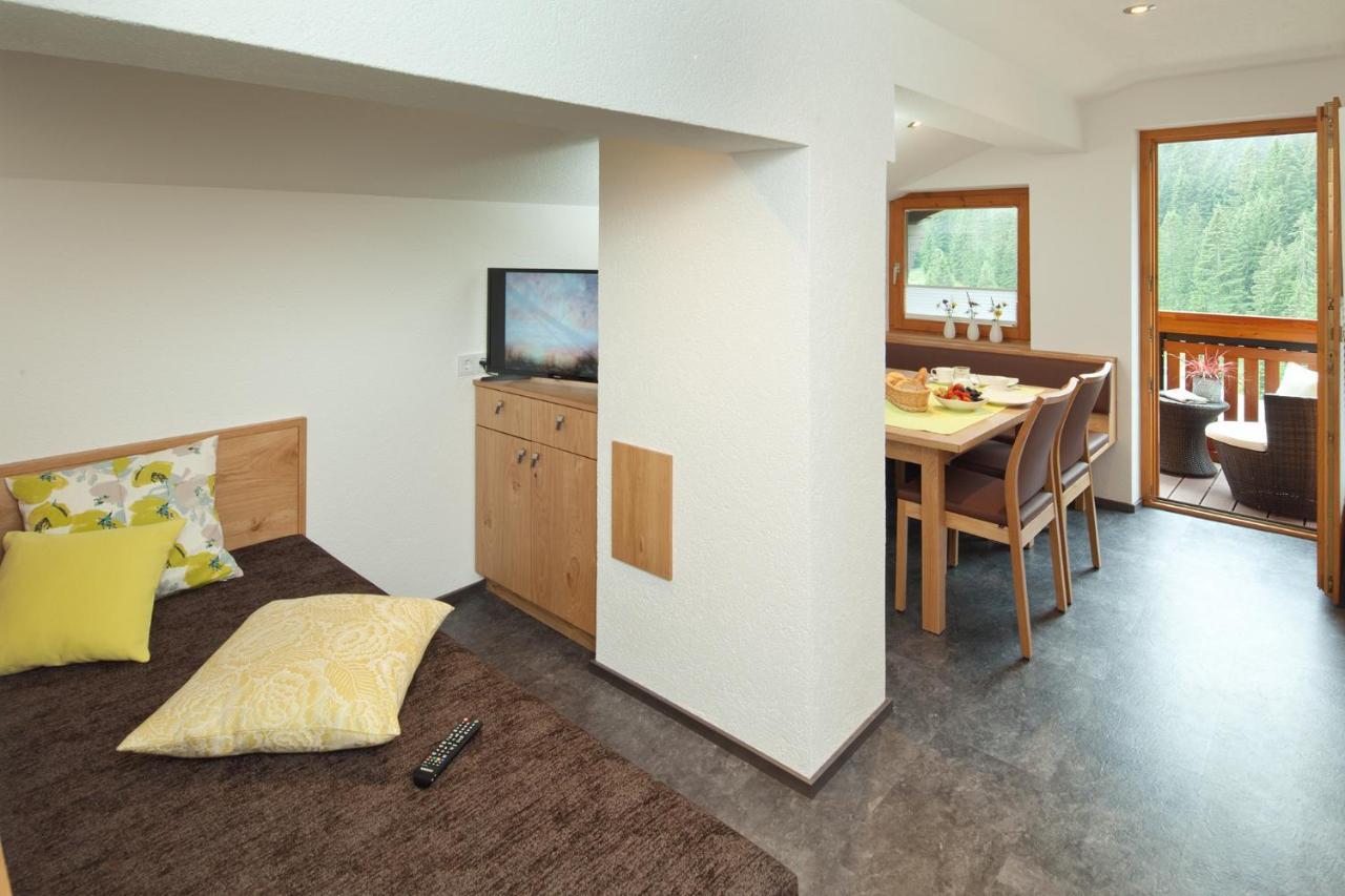 Aparthotel Brunnenhof ダーミュルス エクステリア 写真