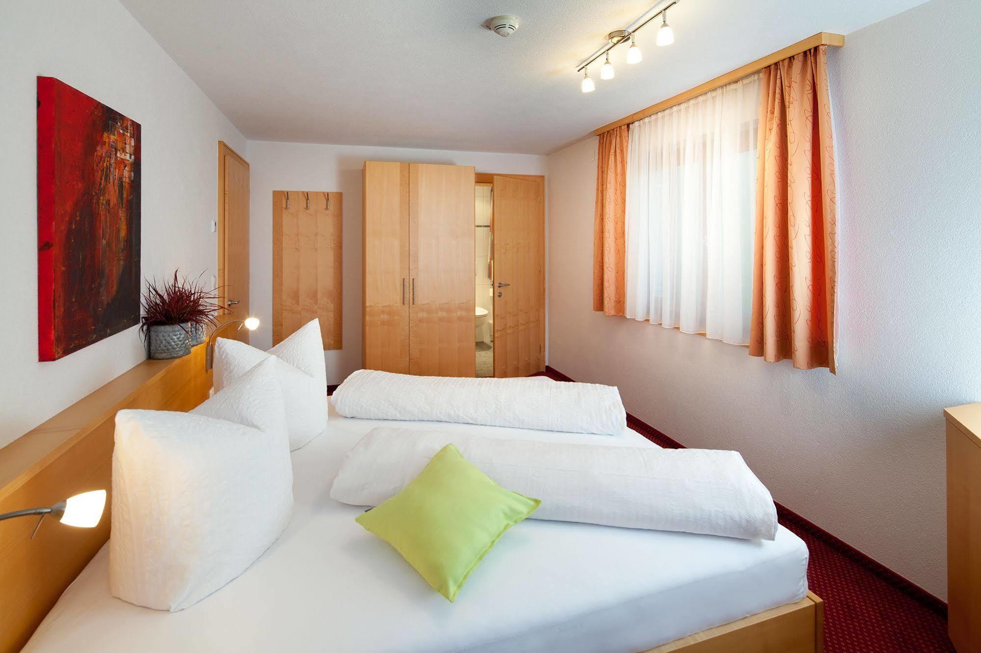 Aparthotel Brunnenhof ダーミュルス エクステリア 写真