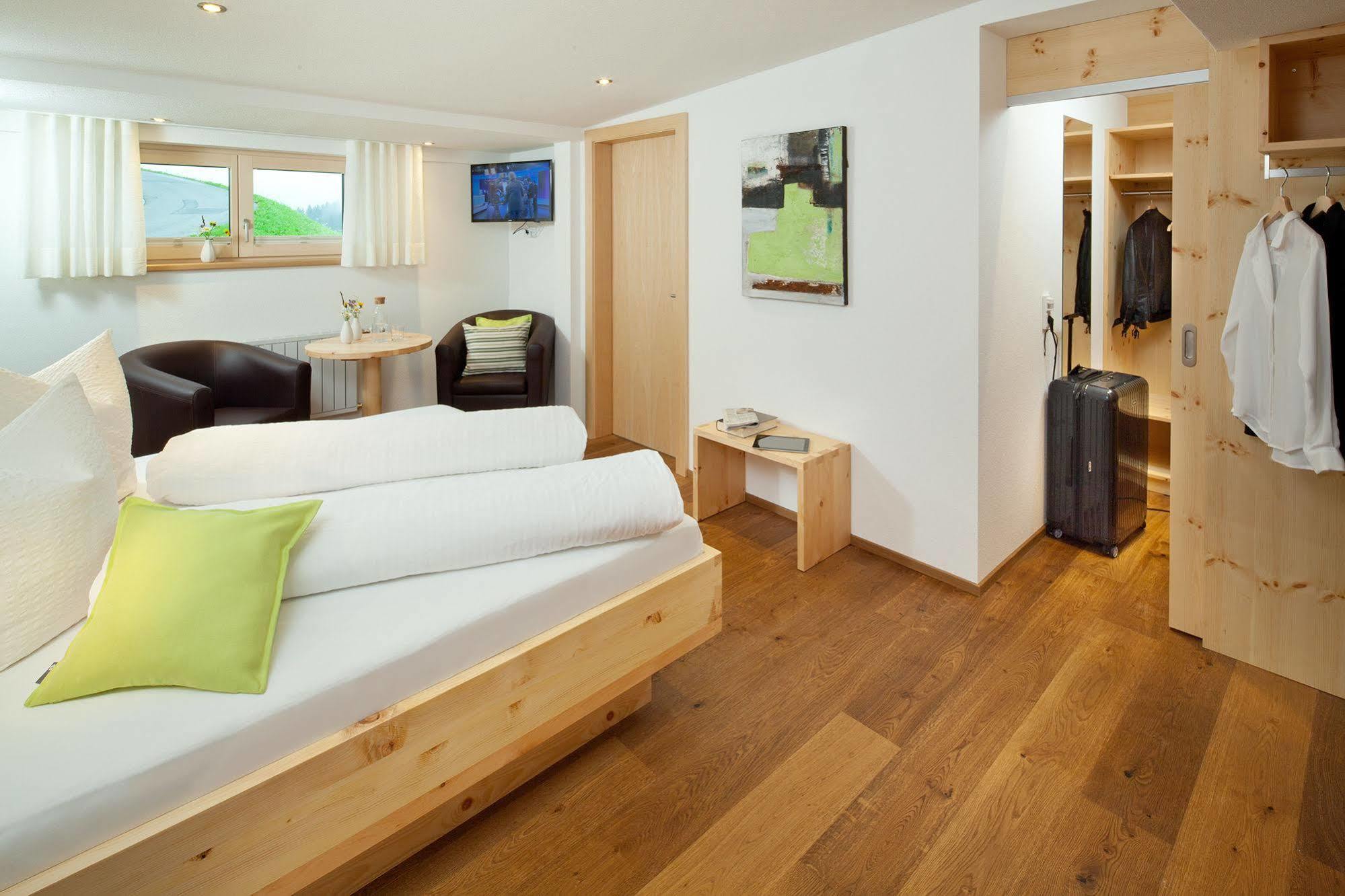 Aparthotel Brunnenhof ダーミュルス エクステリア 写真