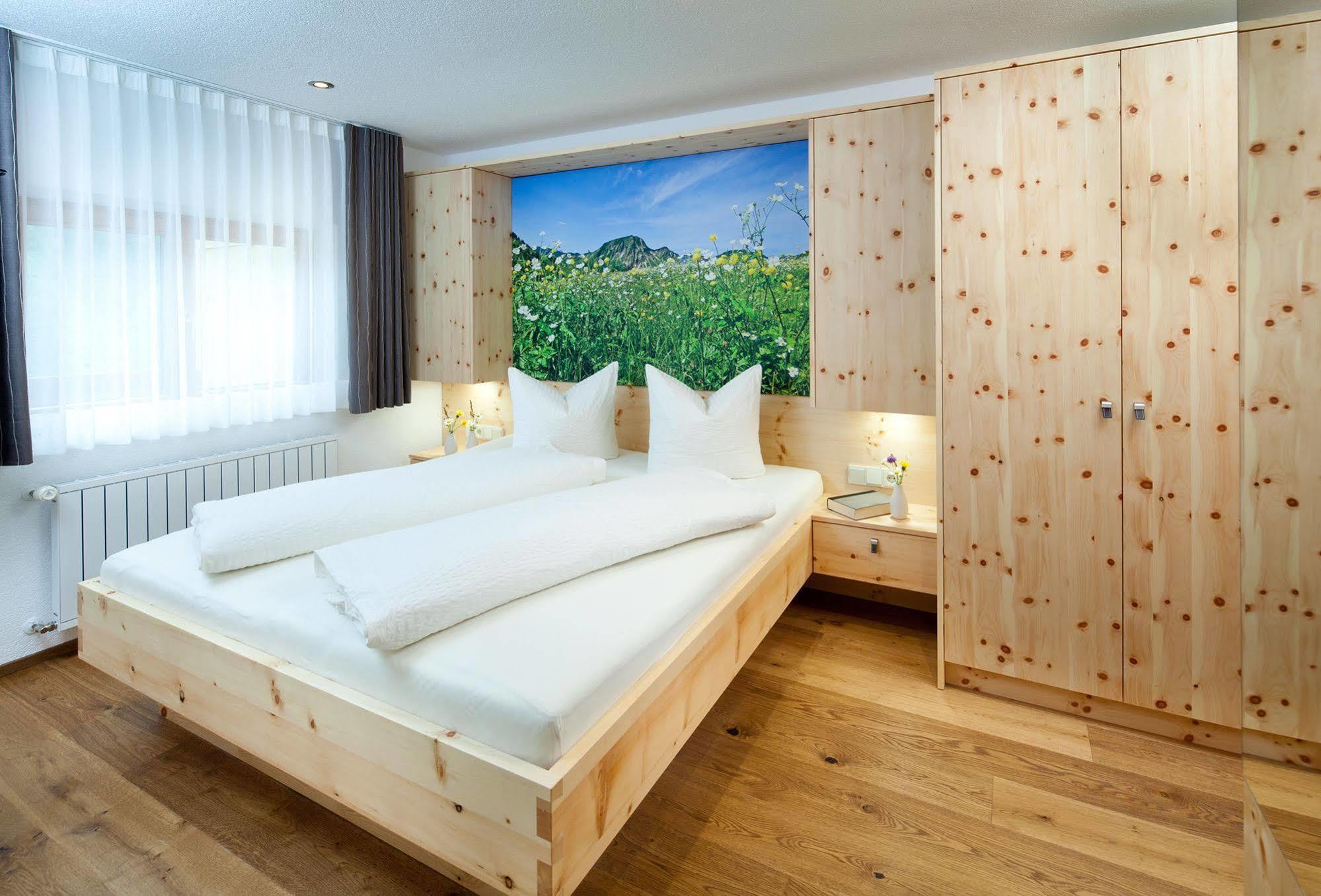 Aparthotel Brunnenhof ダーミュルス エクステリア 写真