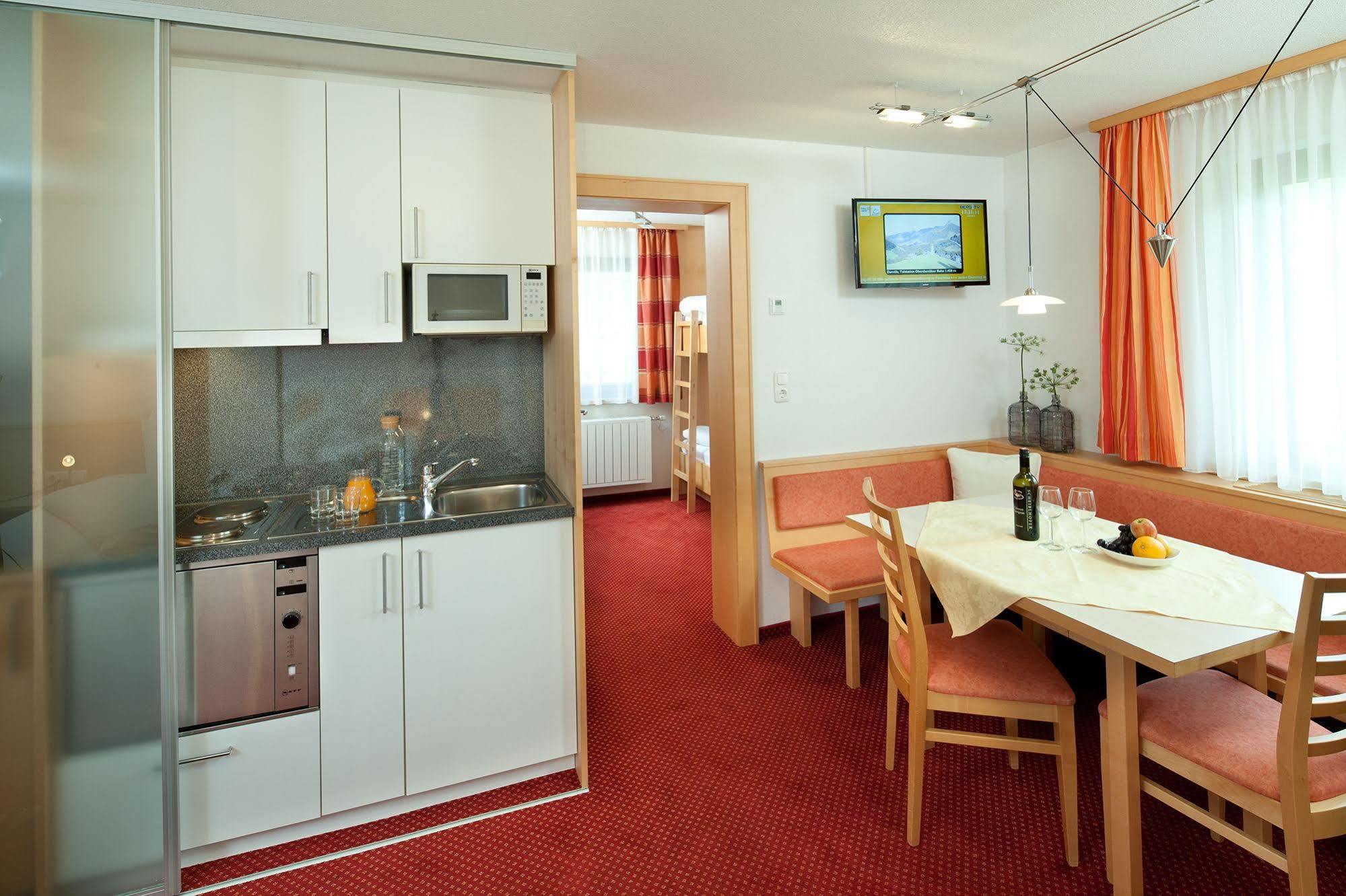 Aparthotel Brunnenhof ダーミュルス エクステリア 写真