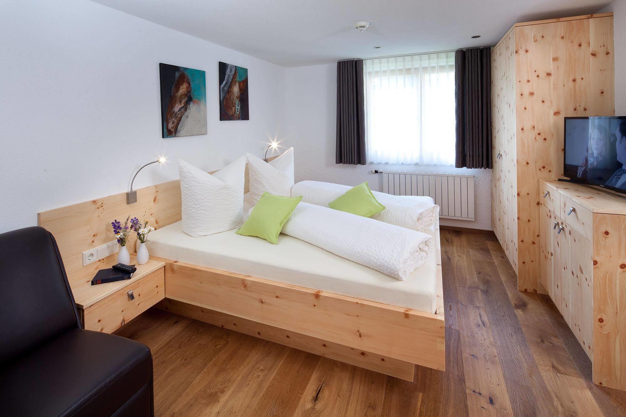 Aparthotel Brunnenhof ダーミュルス エクステリア 写真