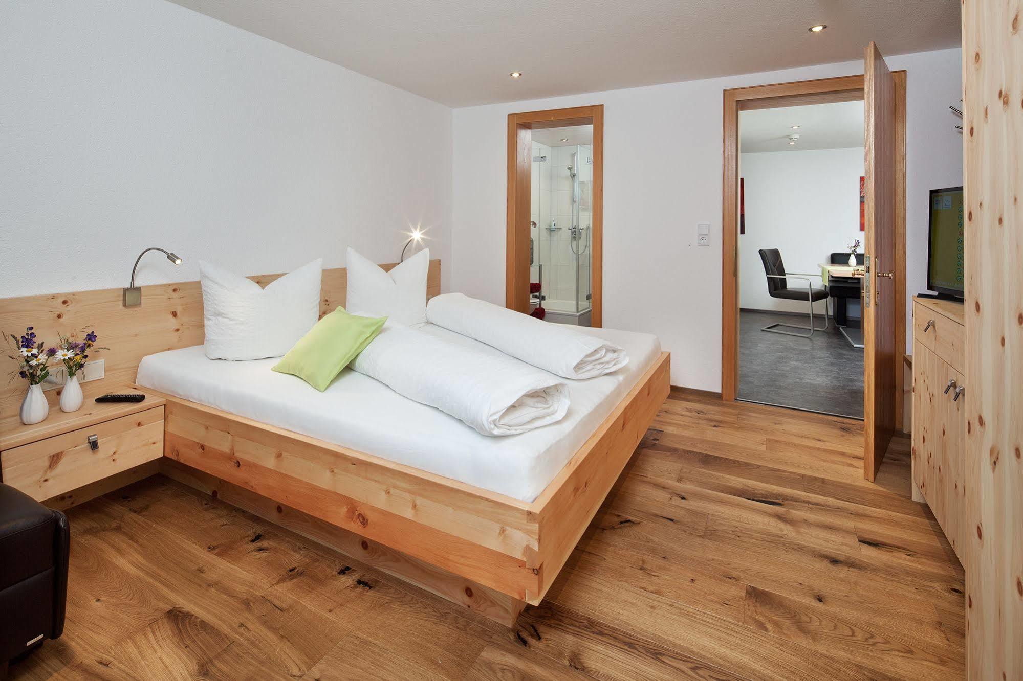 Aparthotel Brunnenhof ダーミュルス エクステリア 写真