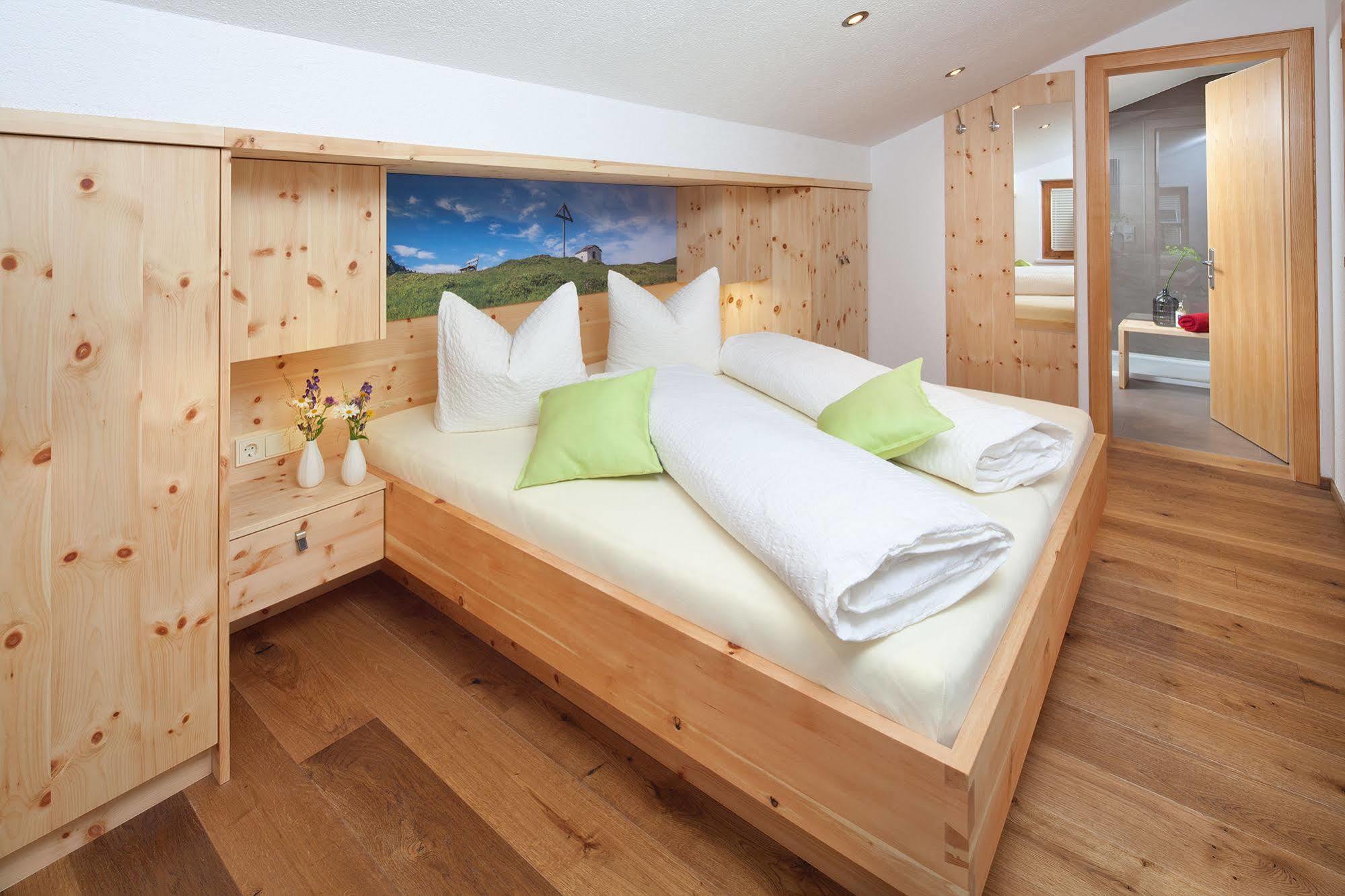 Aparthotel Brunnenhof ダーミュルス エクステリア 写真